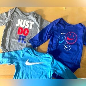 Nike Long Sleeve Bodysuit Bundle 0-3M